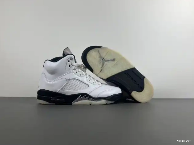 Rep TBkick JORDAN 'WHITE RETRO BLACK' DD0587-110 5 AIR 0420